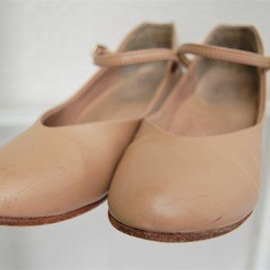 Capezio Footlight Character Shoe